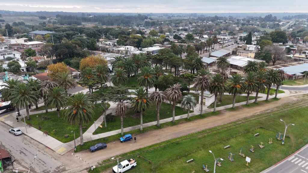 vista aerea plaza Joaquin Suarez en Canelones